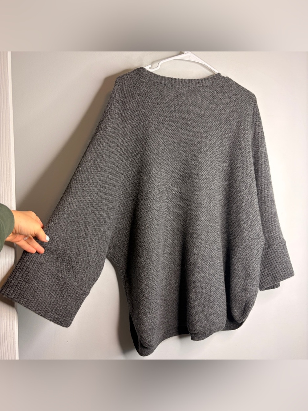 100% Cashmere Alashan Napa Valley Poncho Gray Crewneck Knit Poncho O/S - Picture 6 of 8